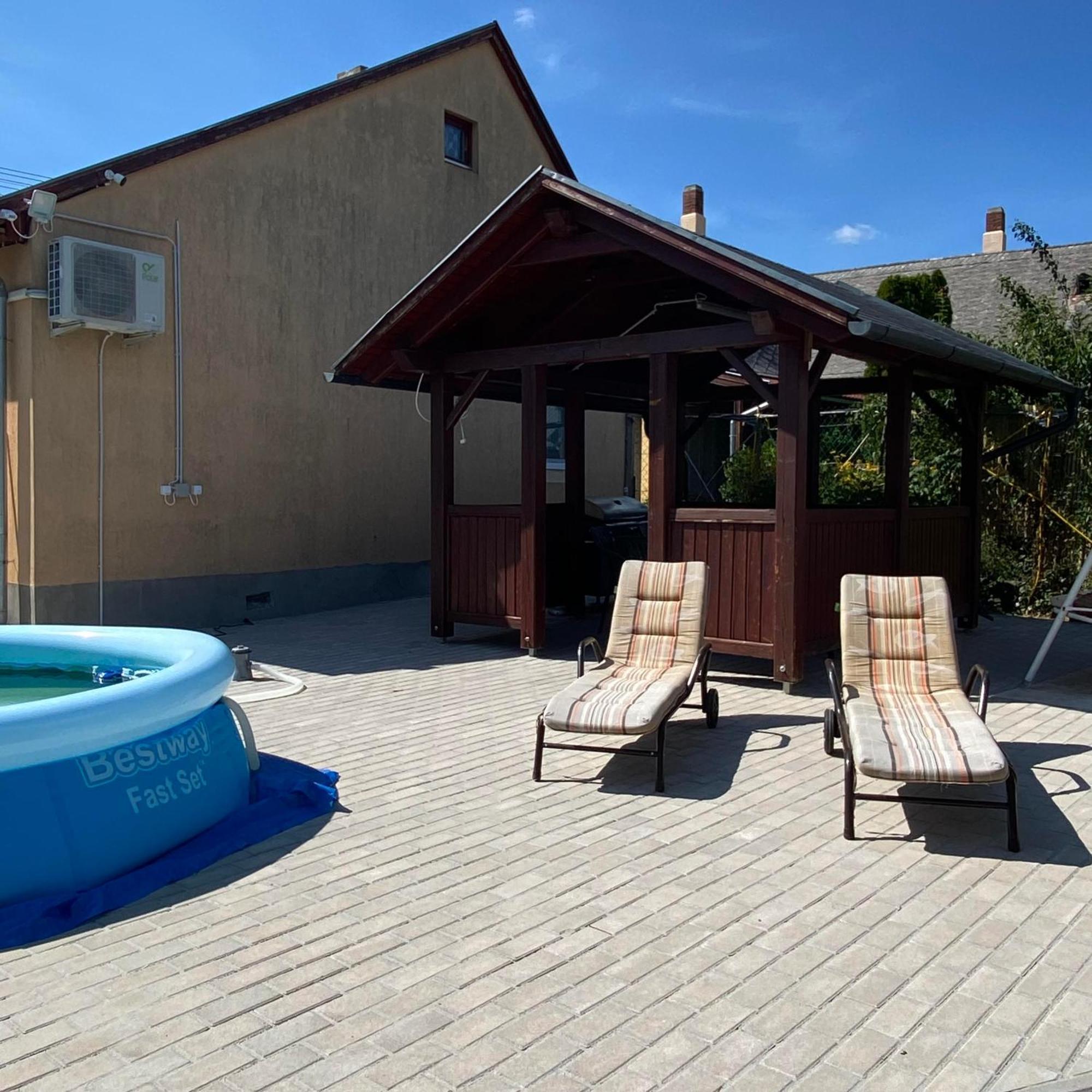 Perla Vendeghaz Igal Apartment Luaran gambar